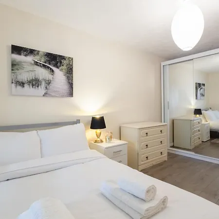 Stylish And Homely 4 Bedroom Home In East London Exterior photo