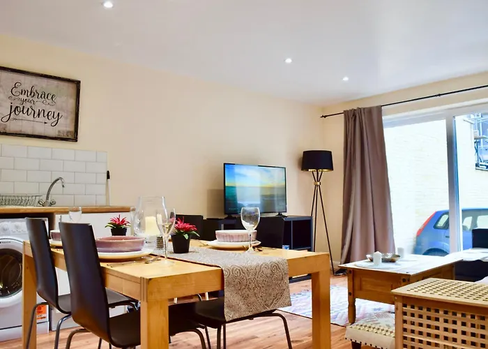 Stylish And Homely 4 Bedroom Home In East London