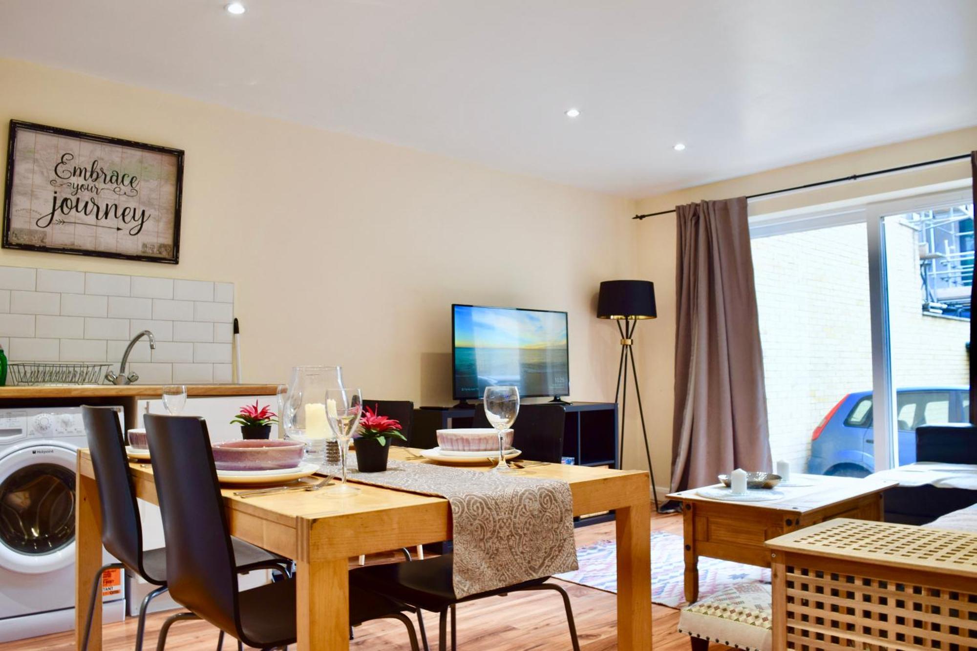 Stylish And Homely 4 Bedroom In East Апартаменты