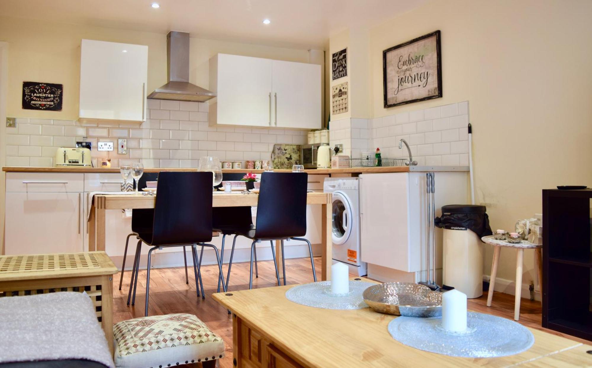 Stylish And Homely 4 Bedroom In East Апартаменты *