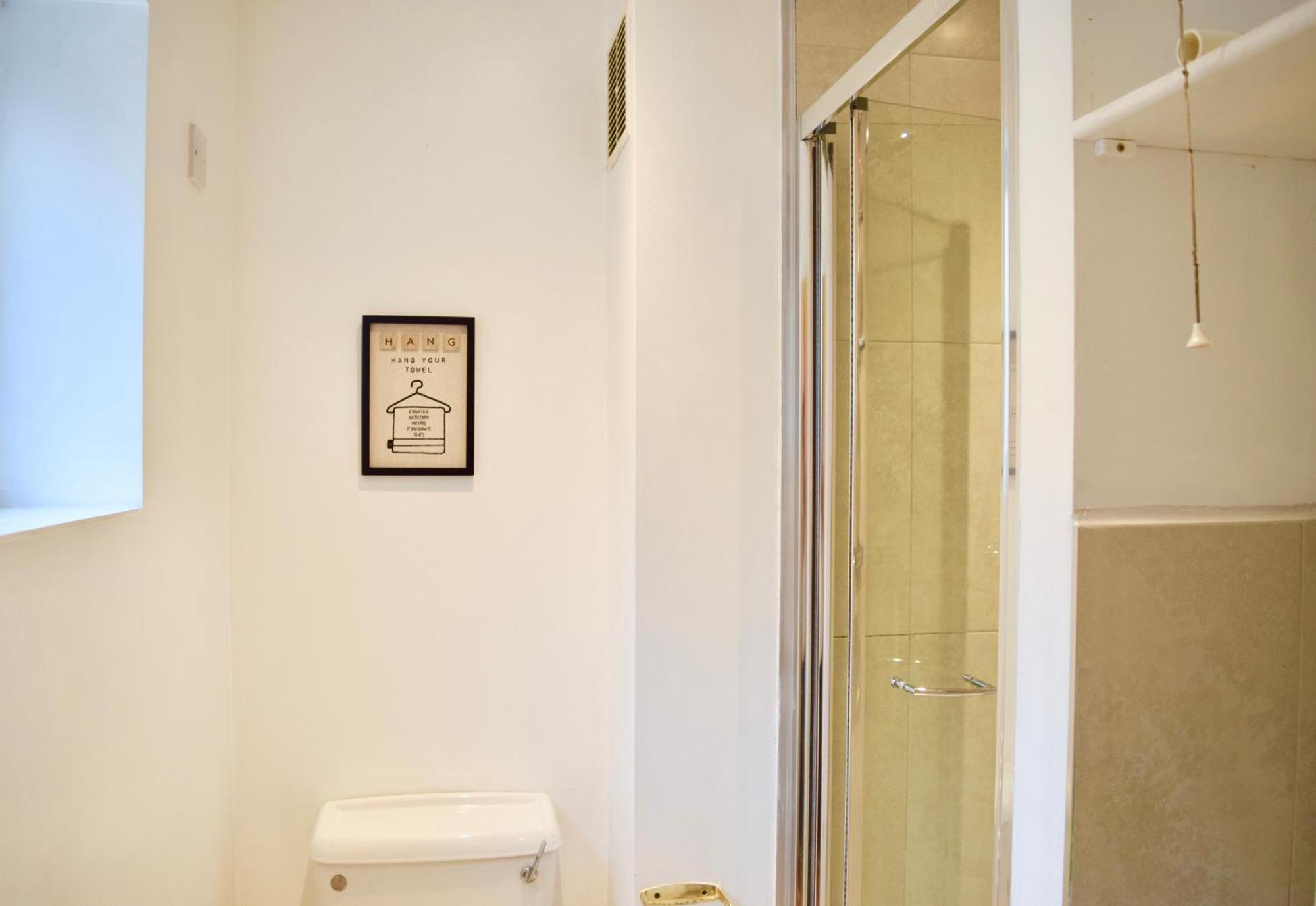 Stylish And Homely 4 Bedroom In East Appartement Londen